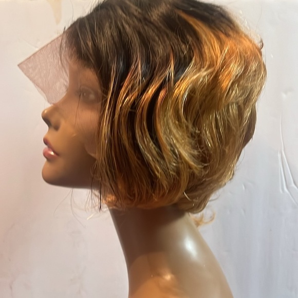 Motown Tress Woman’s Synthetic Swiss Lace Front Wig Blonde Ombré Layered Bob - Picture 6 of 10